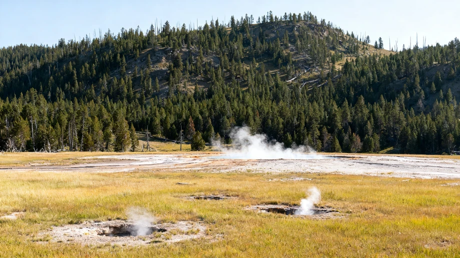 Slow unscripted detours across Yellowstone’s geothermal basins craft far more vivid travel memories than any pre-planned itinerary you map out months ahead